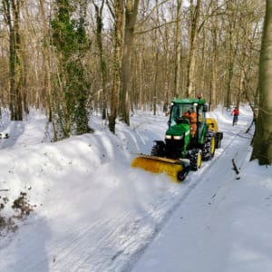 Sneeuwploeg op fietspad